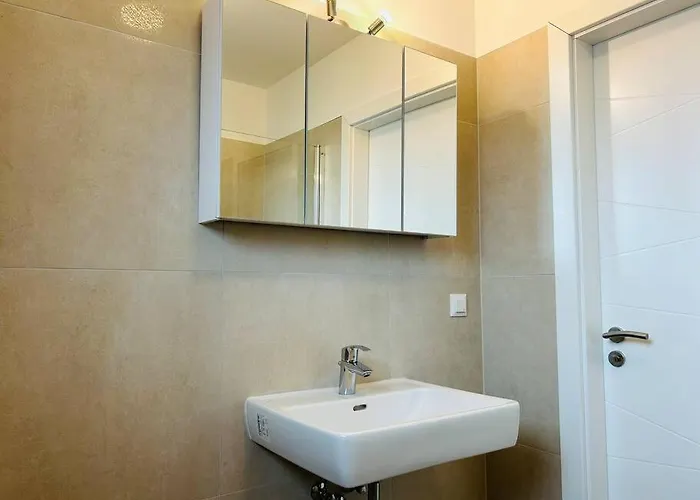 Sunny Modern With Balcony - Free Parking Apartmán *