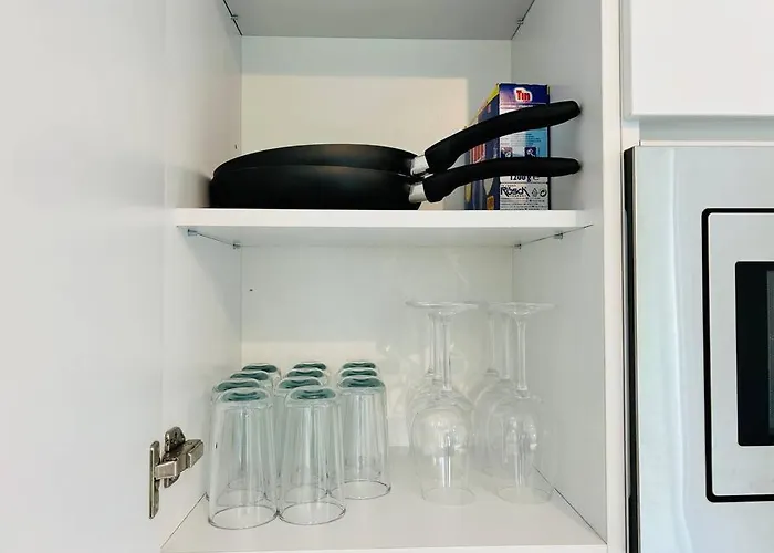 Apartmán Sunny Modern With Balcony - Free Parking *