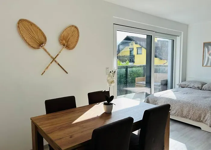 Apartmán Sunny Modern With Balcony - Free Parking