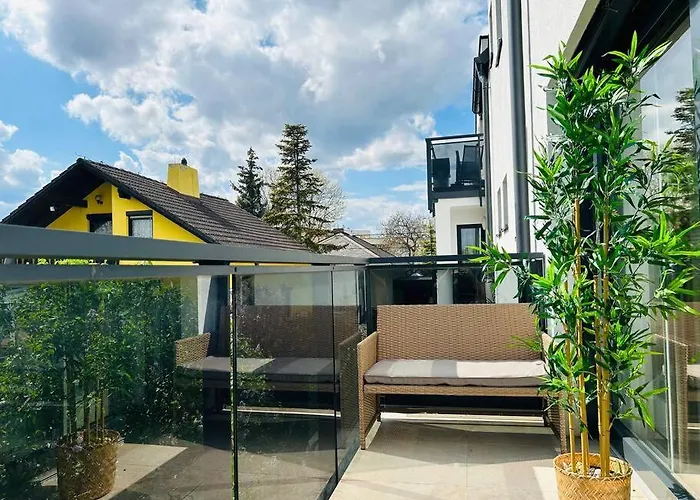 Sunny Modern With Balcony - Free Parking